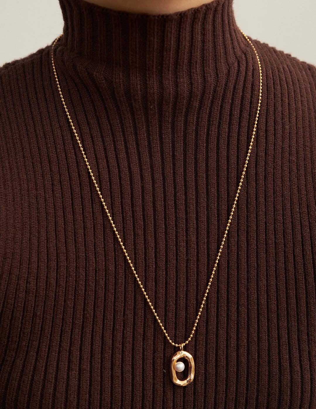 Minimalist O-Shaped Pearl Pendant Necklace