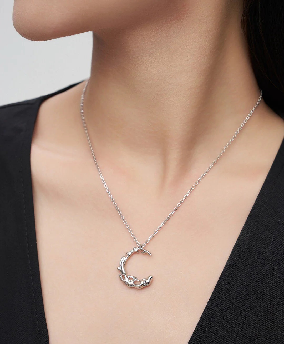 Irregular Water Flow Moon Necklace