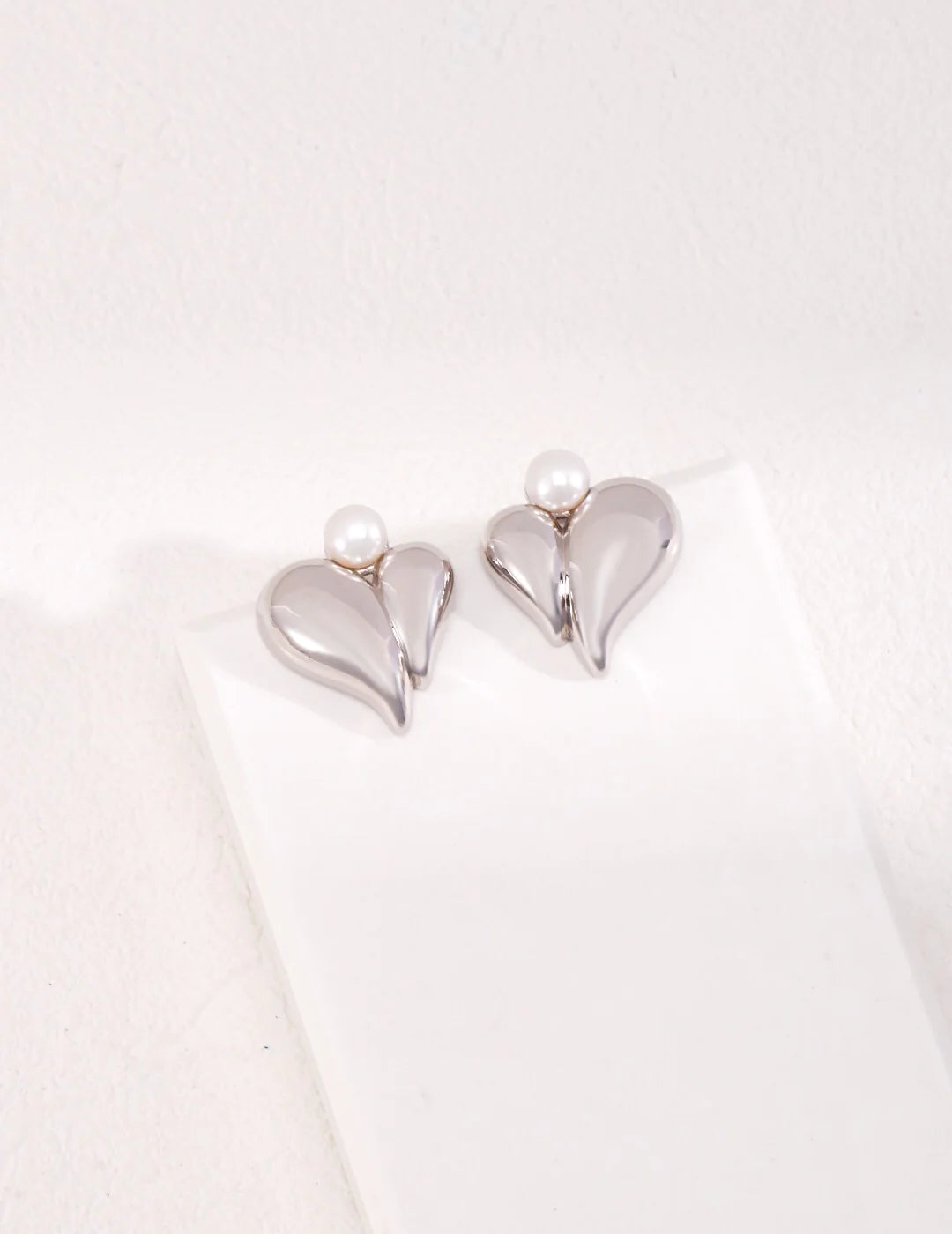 Natural Pearl Heart Stud