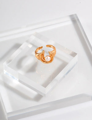 Star and Moon Design Pearl Ring