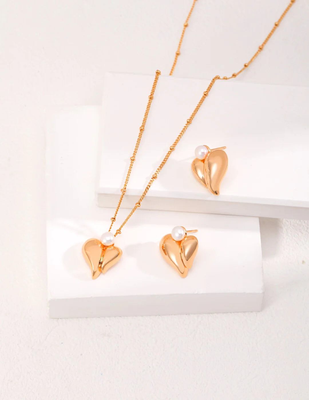 Three Dimensional Heart Pearl Necklace