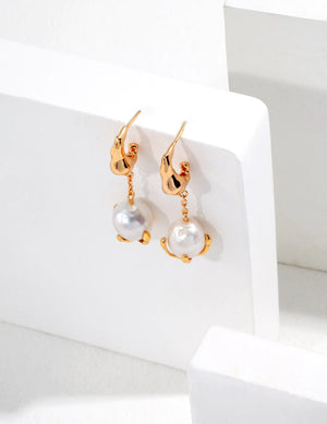 Single Dangle Teardrop Pearl Earrings